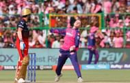 Adam Zampa tied up Virat Kohli and Faf du Plessis in the powerplay